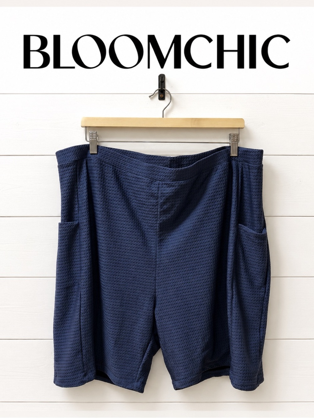 BLOOMCHIC Textured Pull-On Shorts Blue Size 28